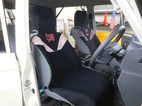 ランクル70　サーファー仕様　ウエットスーツの素材でシートカバーワンオフ作成